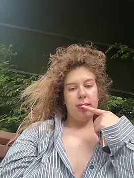 Snapshot of LilianBliss chatting on June 13, 5:38 am LilianBliss online show from June 13, 5:38 am