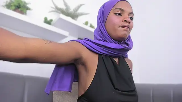 Snapshot of Amira_Alzahra chatting on June 20, 6:00 pm Amira Alzahra online show from June 20, 6:00 pm