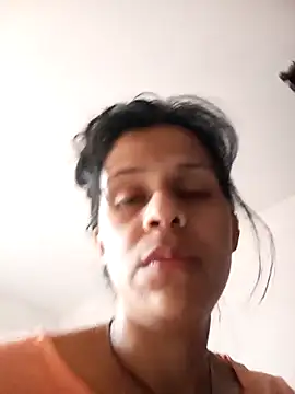 mitzukywinteer online show from February 1, 2:04 pm