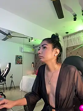 Auri   online show from June 8, 7:14 pm