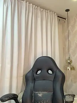 Auri   online show from June 26, 7:29 pm