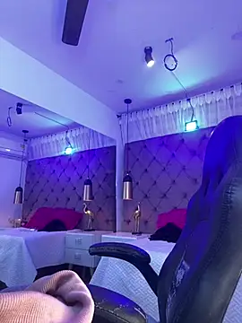 Auri   online show from July 18, 7:39 pm