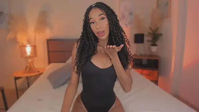 KaryMooon online show from February 18, 9:00 pm