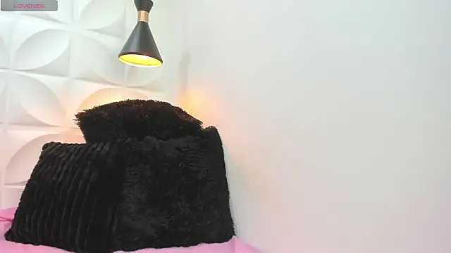 zaira skinny online show from March 2, 3:30 am