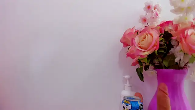 Snapshot of zaira_skinny chatting on July 5, 3:45 am zaira skinny online show from July 5, 3:45 am