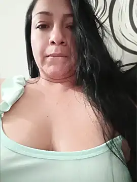 Snapshot of Katysaez chatting on May 14, 5:03 am Katysaez online show from May 14, 5:03 am