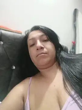 Snapshot of Katysaez chatting on May 17, 4:43 am Katysaez online show from May 17, 4:43 am