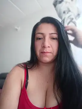 Snapshot of Katysaez chatting on May 27, 9:45 pm Katysaez online show from May 27, 9:45 pm