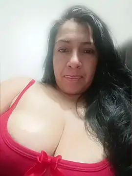 Snapshot of Katysaez chatting on June 11, 5:27 am Katysaez online show from June 11, 5:27 am