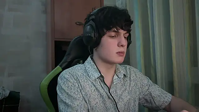 Snapshot of DenBunnyy chatting on February 4, 5:52 pm DenBunnyy online show from February 4, 5:52 pm