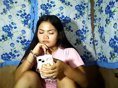 PinaySkinnyJust18 online show from April 29, 10:38 pm