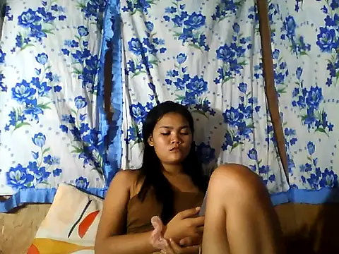 PinaySkinnyJust18 online show from July 1, 10:42 pm