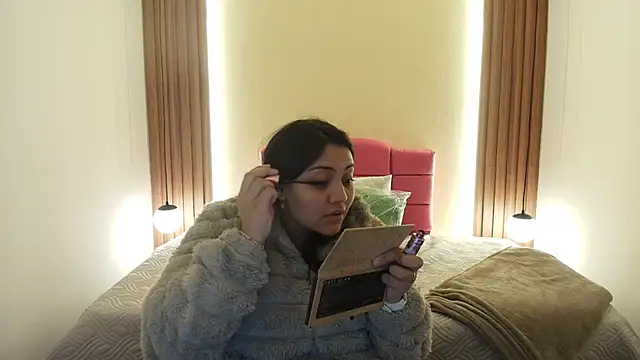 IvonneRoss  online show from May 5, 12:13 pm