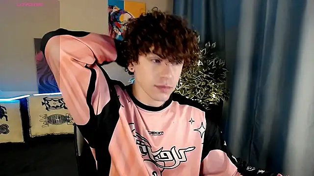 TylerGibson online show from May 2, 3:33 am