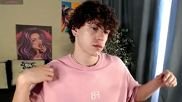 TylerGibson online show from May 6, 3:46 am