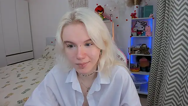 Snapshot of Mia_WaterFall chatting on February 18, 3:46 am Mia WaterFall online show from February 18, 3:46 am