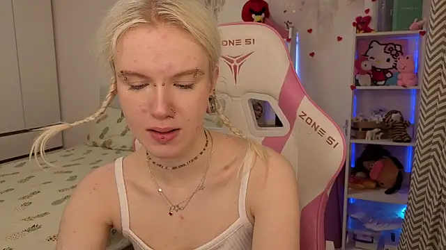 Snapshot of Mia_WaterFall chatting on February 25, 3:16 am Mia WaterFall online show from February 25, 3:16 am