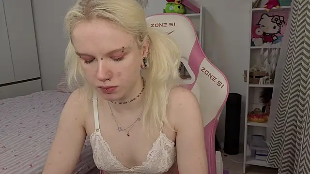 Snapshot of Mia_WaterFall chatting on March 7, 3:14 am Mia WaterFall online show from March 7, 3:14 am