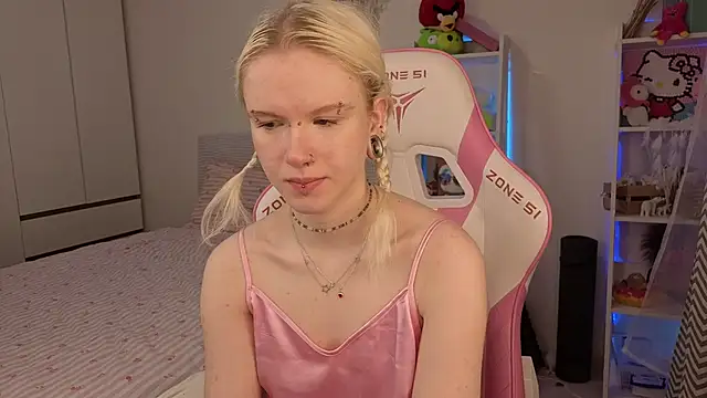 Snapshot of Mia_WaterFall chatting on March 9, 3:10 am Mia WaterFall online show from March 9, 3:10 am