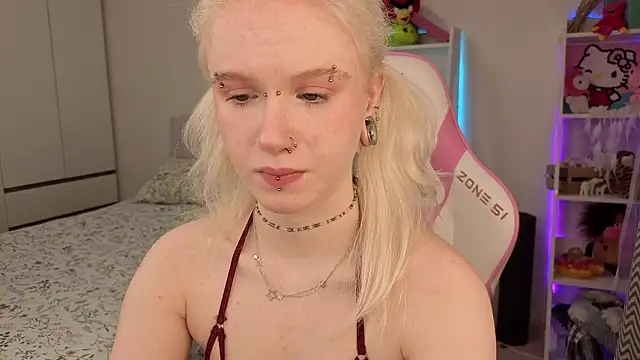 Snapshot of Mia_WaterFall chatting on March 13, 3:13 am Mia WaterFall online show from March 13, 3:13 am