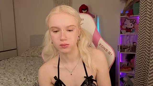 Snapshot of Mia_WaterFall chatting on March 14, 3:23 am Mia WaterFall online show from March 14, 3:23 am