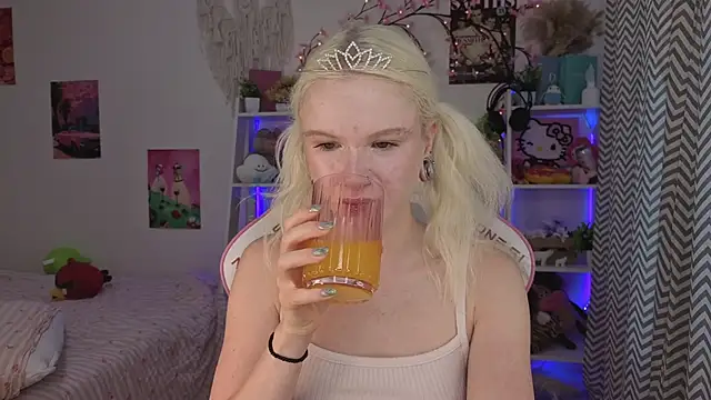 Mia WaterFall online show from June 28, 3:12 am
