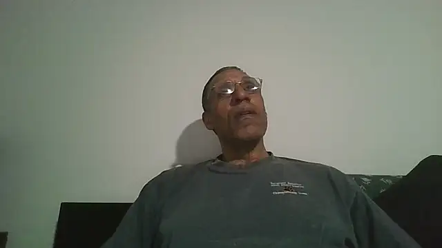 swimmer2496 online show from April 10, 1:33 am