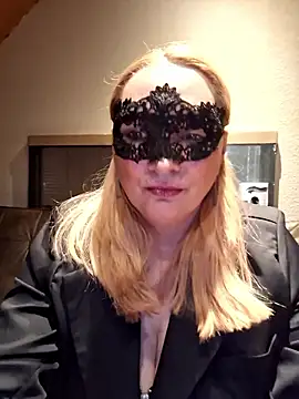 Snapshot of MaskedQueen77 chatting on January 18, 3:49 pm MaskedQueen77 online show from January 18, 3:49 pm