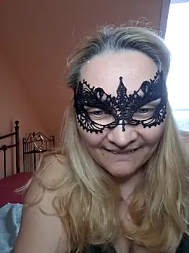 Snapshot of MaskedQueen77 chatting on April 15, 3:52 pm MaskedQueen77 online show from April 15, 3:52 pm