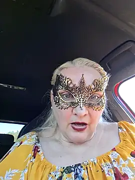 Snapshot of MaskedQueen77 chatting on May 25, 11:16 am MaskedQueen77 online show from May 25, 11:16 am