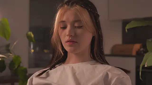 EleniRoeber online show from February 13, 4:36 pm