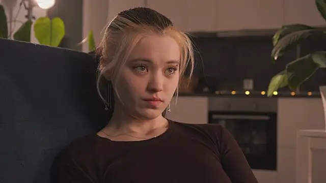 EleniRoeber online show from February 15, 4:03 pm