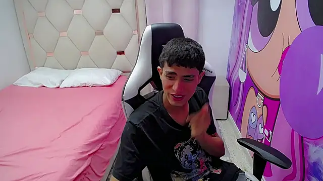 Akyra latinn online show from February 16, 11:50 am