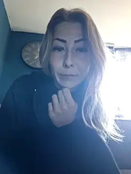 dewimp1 online show from April 30, 4:57 pm