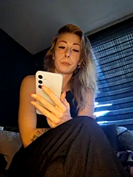 dewimp1 online show from June 18, 4:44 pm
