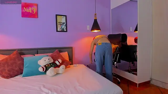 lanablacke  online show from March 5, 12:01 pm