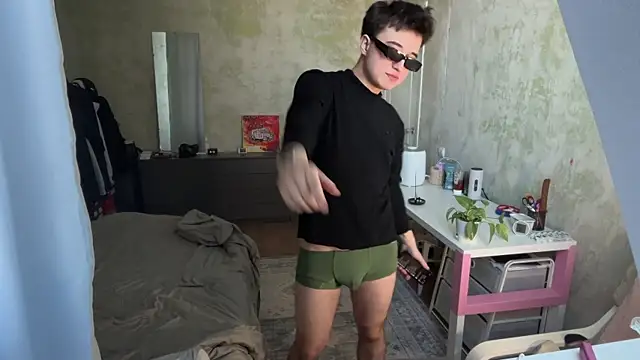 Snapshot of coolskum0 chatting on April 1, 7:20 am coolskum0 online show from April 1, 7:20 am