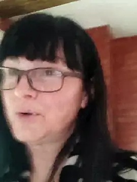 Snapshot of AliceSwan57 chatting on April 13, 4:07 am AliceSwan57 online show from April 13, 4:07 am