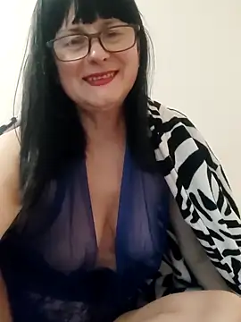 Snapshot of AliceSwan57 chatting on April 21, 6:44 pm AliceSwan57 online show from April 21, 6:44 pm