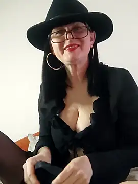 Snapshot of AliceSwan57 chatting on April 24, 3:42 am AliceSwan57 online show from April 24, 3:42 am