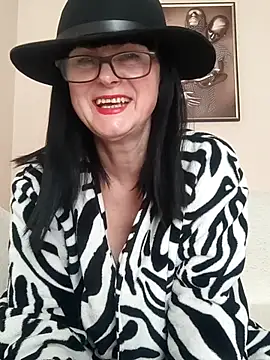 Snapshot of AliceSwan57 chatting on April 26, 12:36 pm AliceSwan57 online show from April 26, 12:36 pm