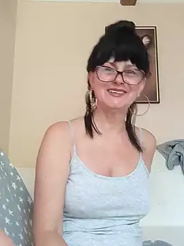 Snapshot of AliceSwan57 chatting on June 16, 6:49 am AliceSwan57 online show from June 16, 6:49 am