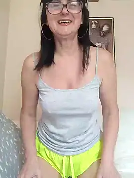 Snapshot of AliceSwan57 chatting on June 17, 6:16 am AliceSwan57 online show from June 17, 6:16 am