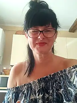 Snapshot of AliceSwan57 chatting on July 17, 6:20 am AliceSwan57 online show from July 17, 6:20 am