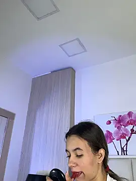 JuliaColemann online show from June 11, 12:03 pm