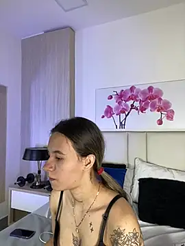 Snapshot of JuliaColemann chatting on June 28, 11:49 am JuliaColemann online show from June 28, 11:49 am