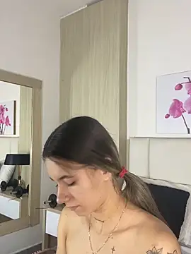 Snapshot of JuliaColemann chatting on July 2, 12:00 pm JuliaColemann online show from July 2, 12:00 pm