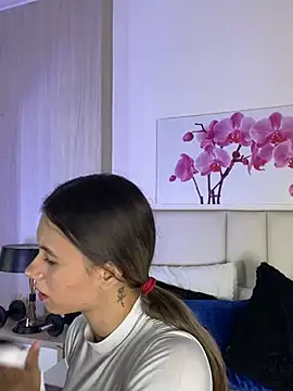 Snapshot of JuliaColemann chatting on July 14, 12:00 pm JuliaColemann online show from July 14, 12:00 pm