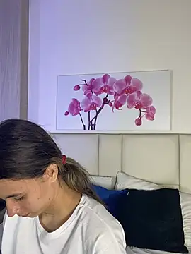 Snapshot of JuliaColemann chatting on July 15, 12:10 pm JuliaColemann online show from July 15, 12:10 pm