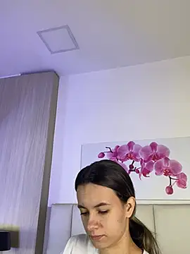Snapshot of JuliaColemann chatting on July 31, 11:53 am JuliaColemann online show from July 31, 11:53 am